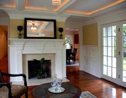 Home Remodeling Ideas: Crown Molding