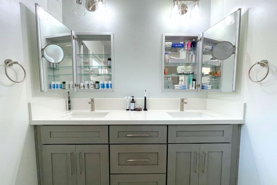 06 - Kohler Medicine Cabinet