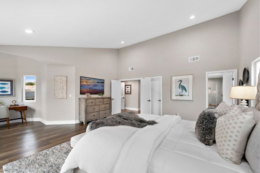 13 - large master bedroom - renovation