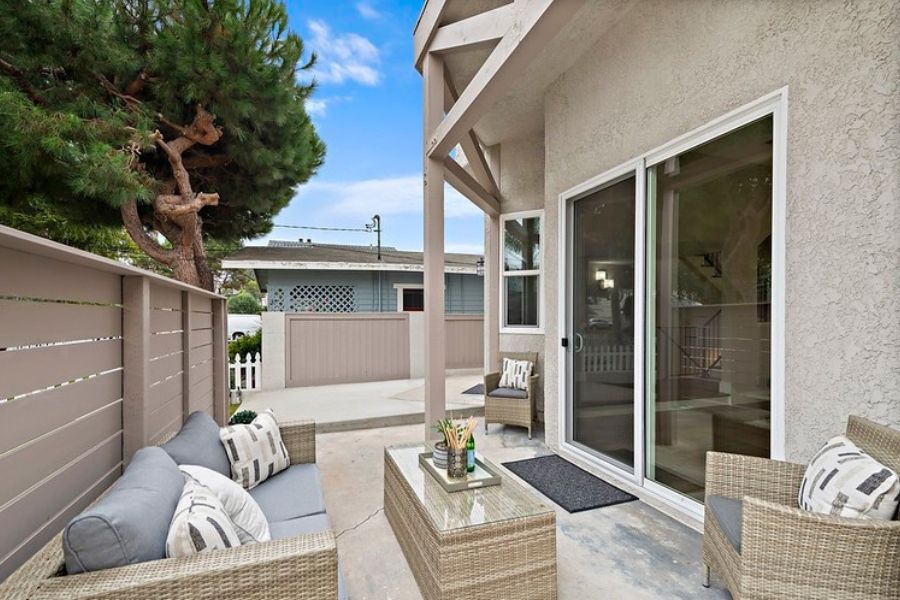 20 - private patio - patio door