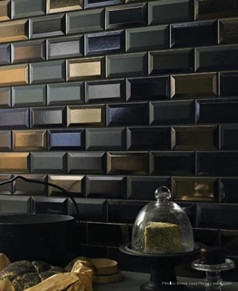 dark-kitchen-backsplash