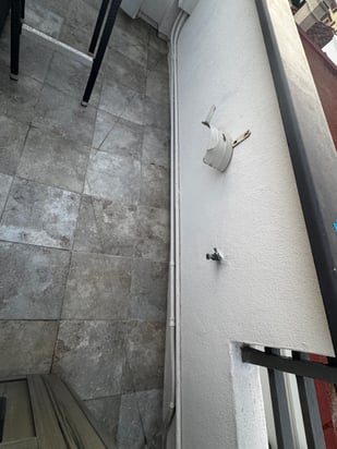 tile-balcony-water-intrusion-at-perimeter-wall